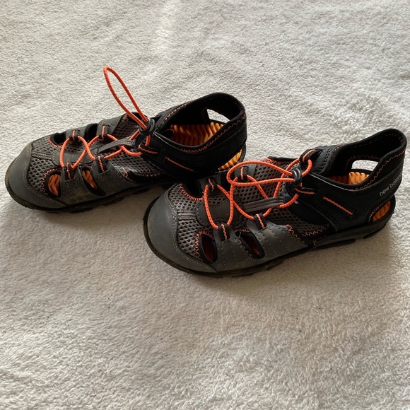 New Balance sandals boys size 3 toggle closure - Picture 2 of 3